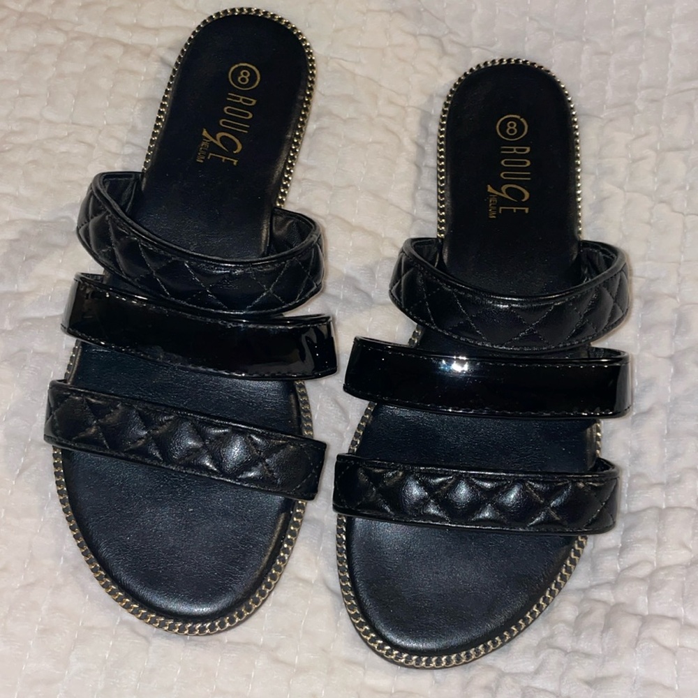 Woman’s size 8 black dressy flat